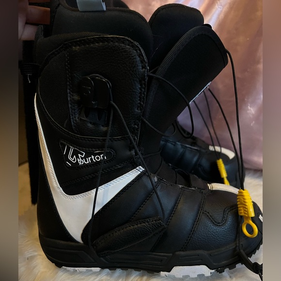 Snowboard boots - Picture 1 of 6
